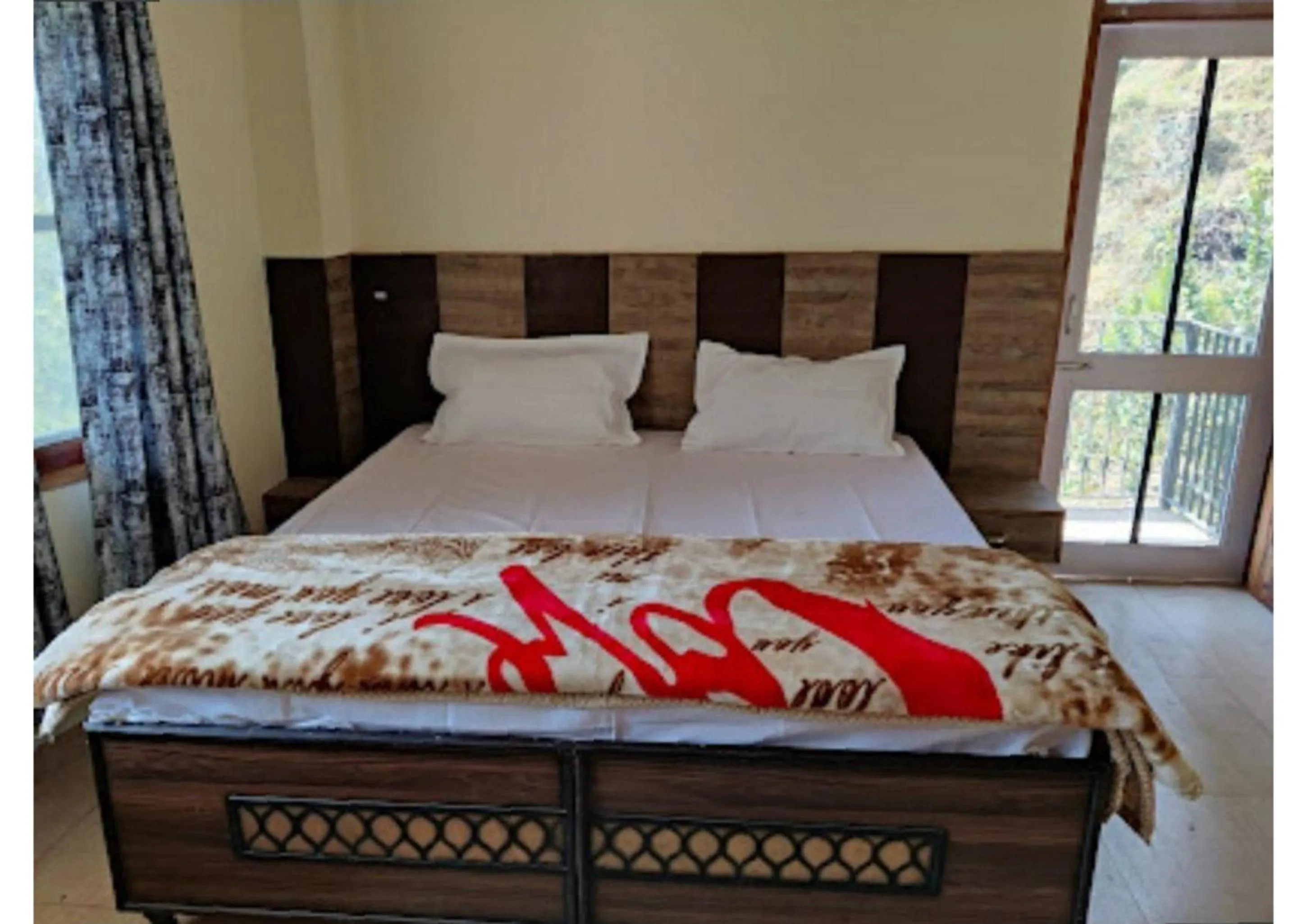 Bed in Goroomgo Homestay Sukh Dham Shimla - Homestay Like Home Feeling Mountain View