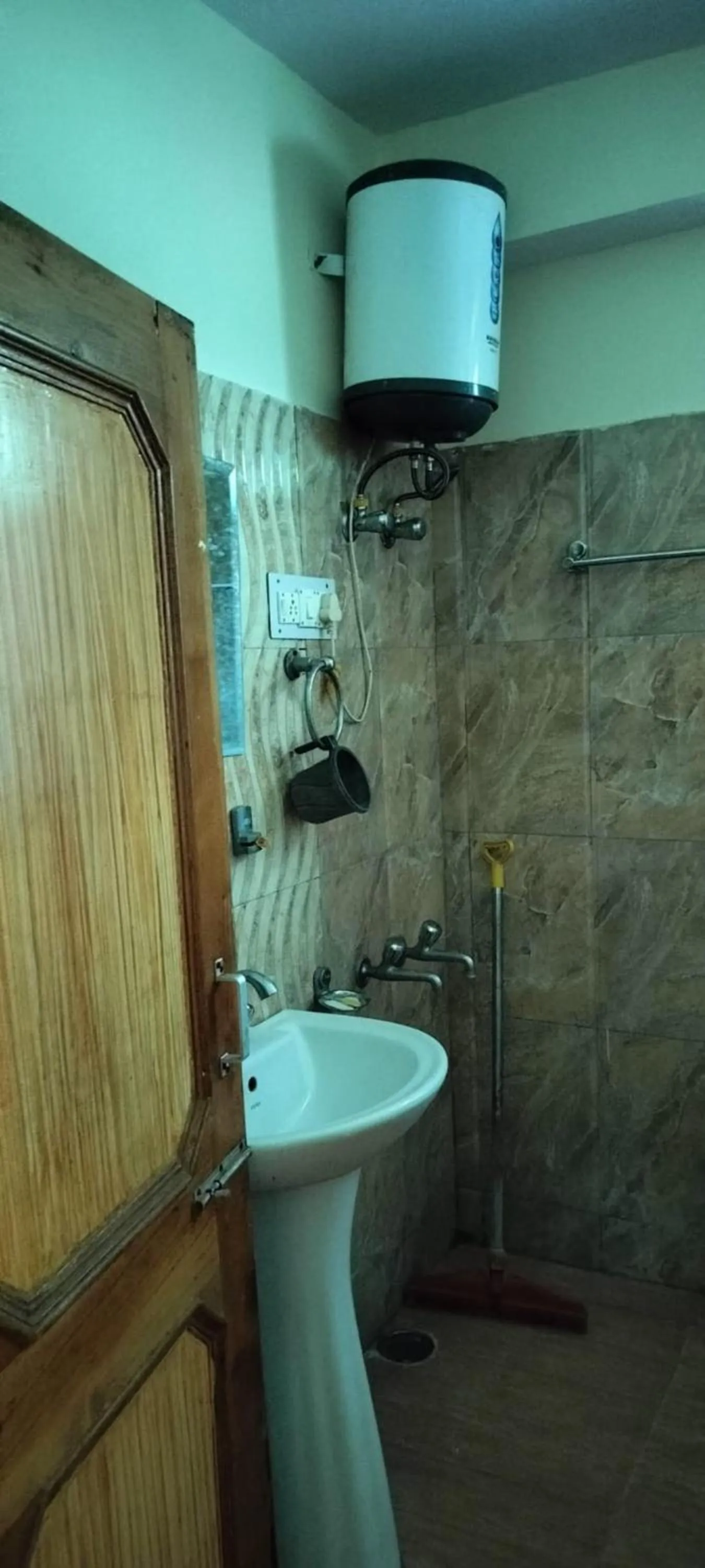 Shower, Bathroom in Goroomgo Homestay Sukh Dham Shimla - Homestay Like Home Feeling Mountain View
