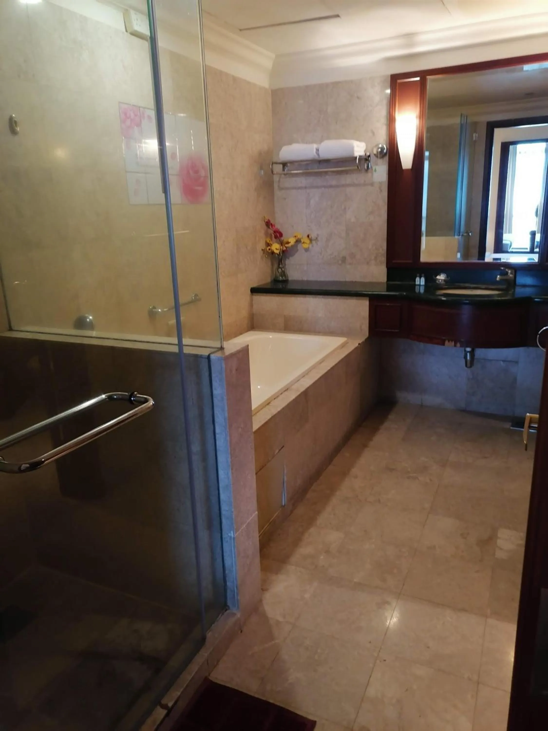 Shower in EMAS Service Suite Times Square