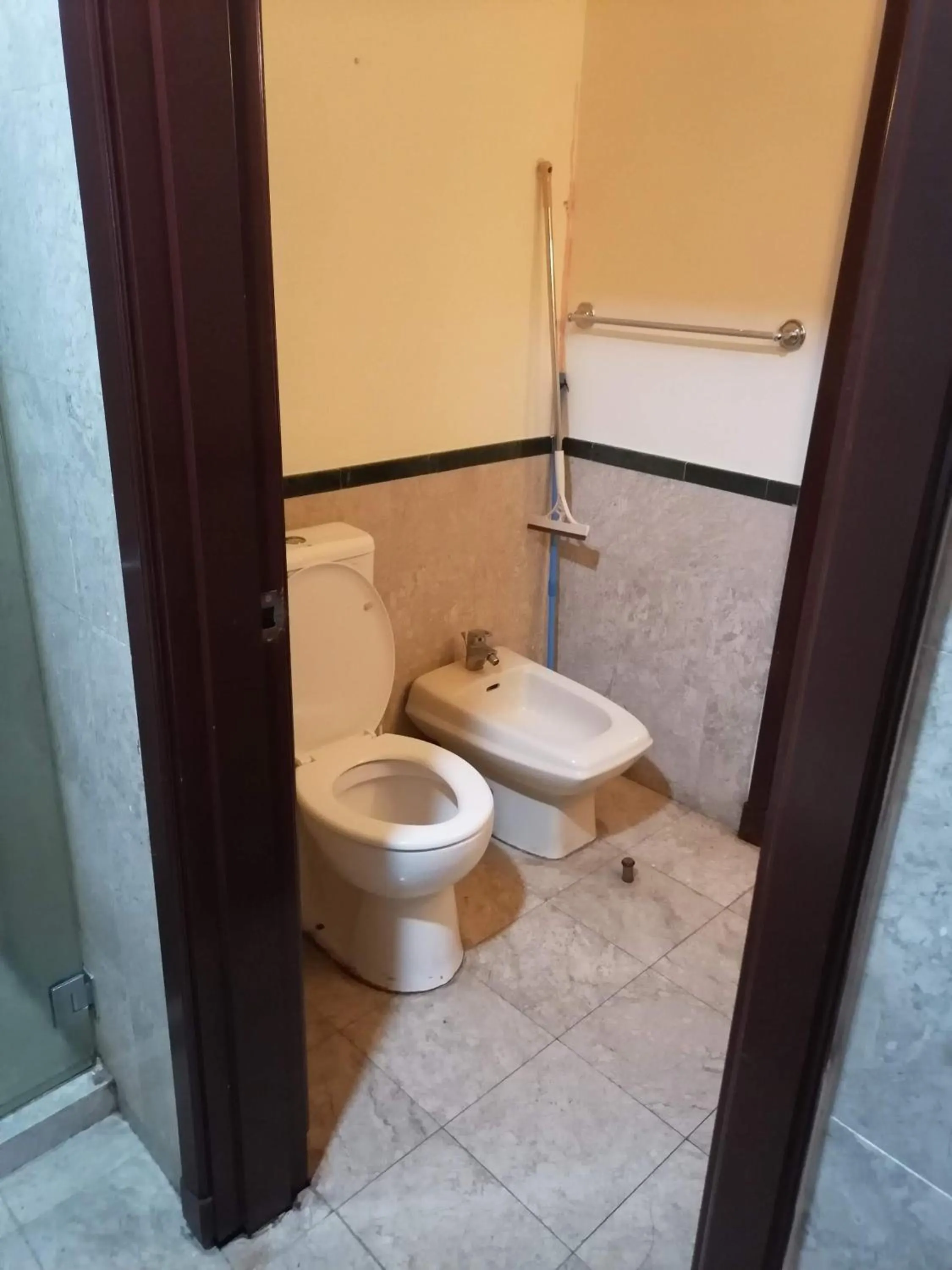 Toilet in EMAS Service Suite Times Square