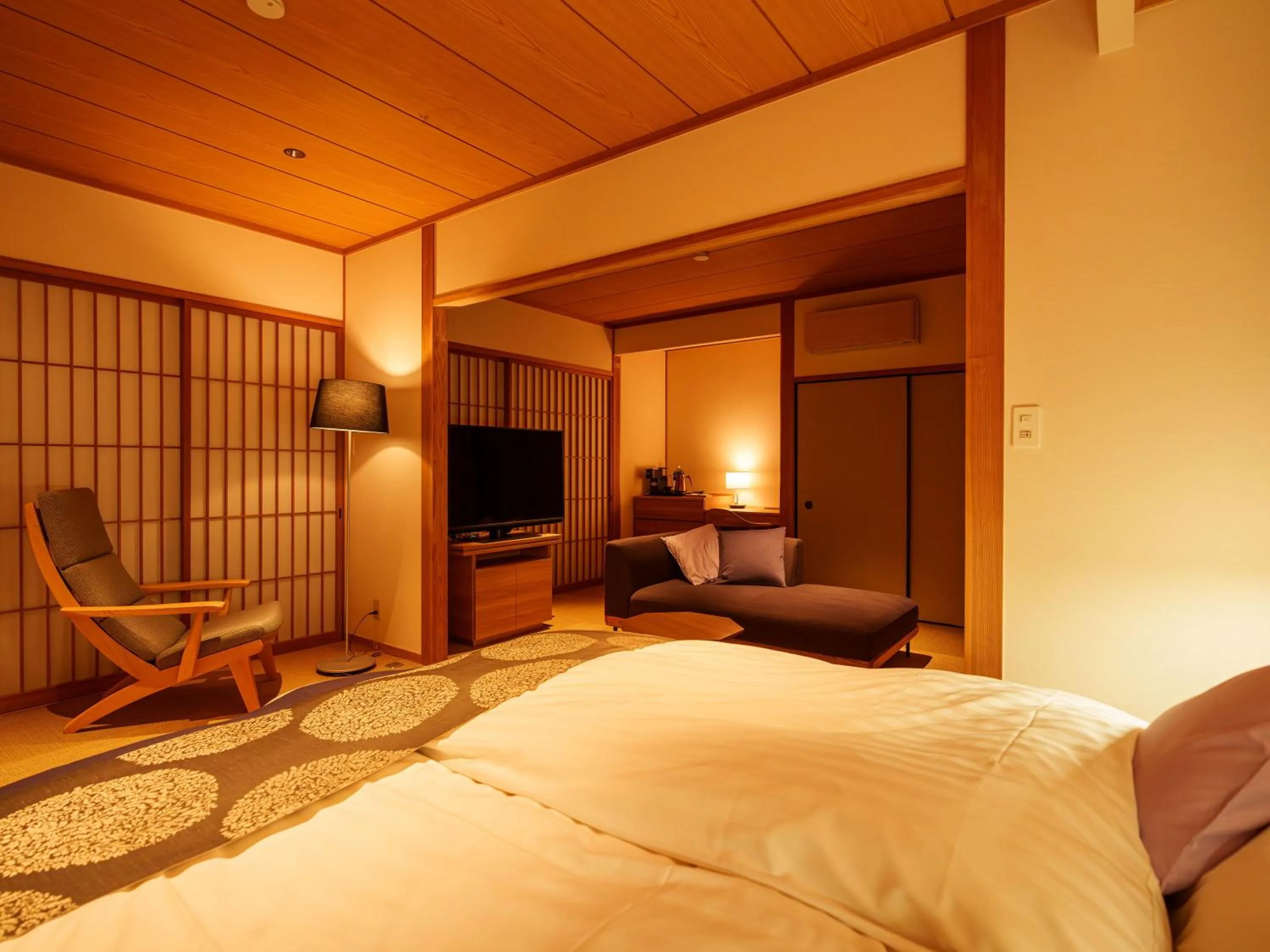 Photo of the whole room, Bed in Yufuin Rakuyu