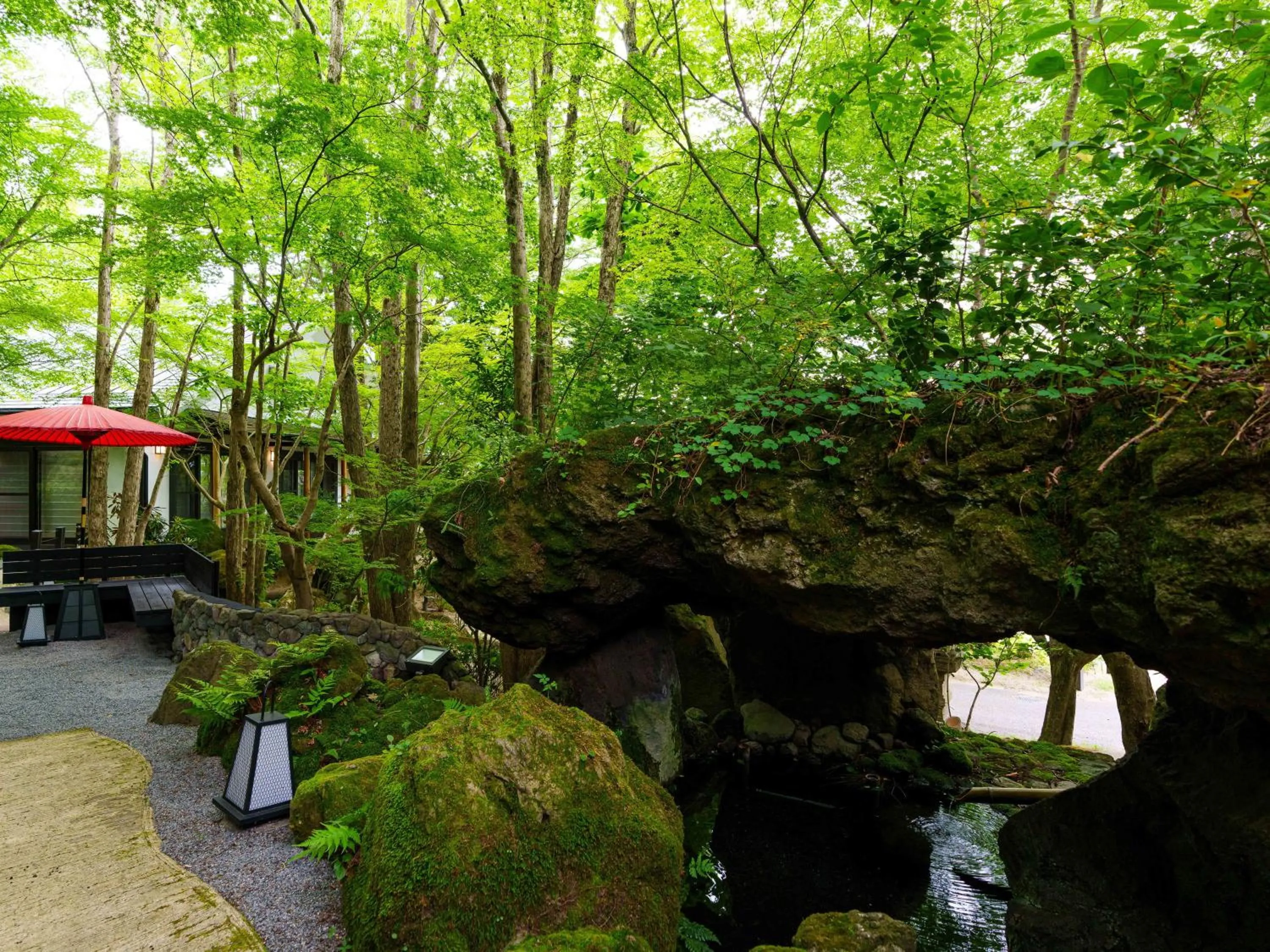 Area and facilities in Yufuin Rakuyu