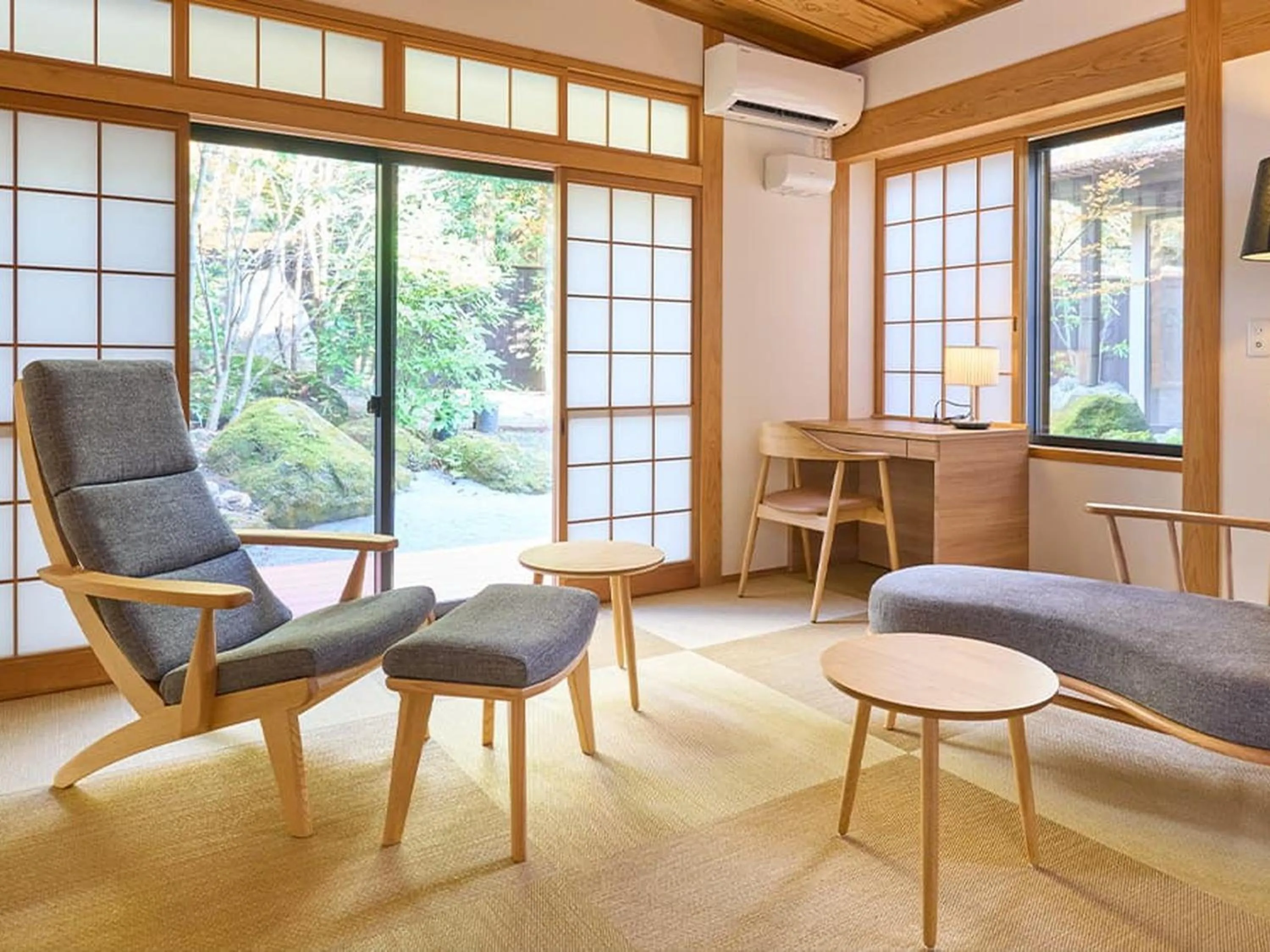 Photo of the whole room in Yufuin Rakuyu