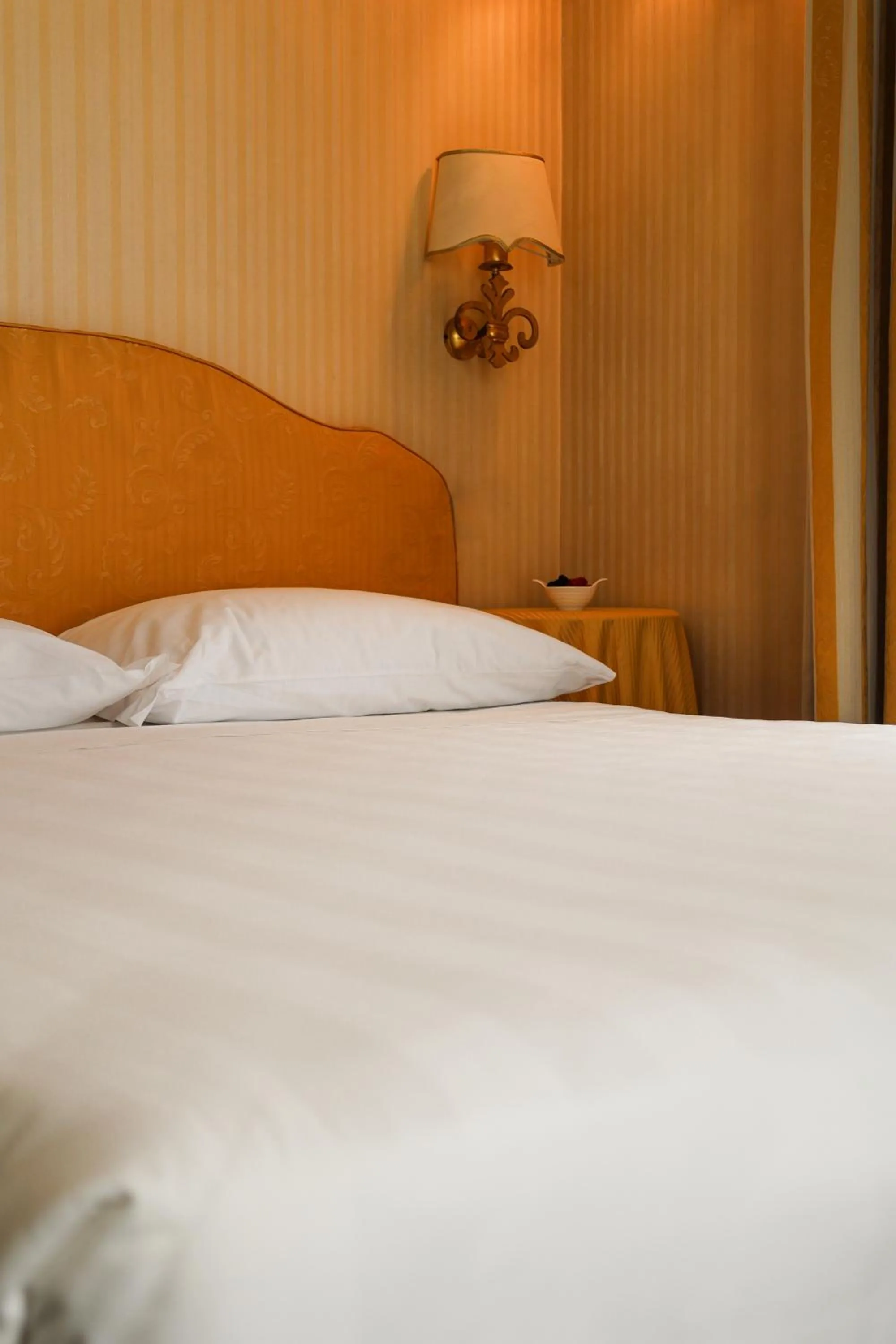 Bed in Hotel Ristorante Ca' Nova