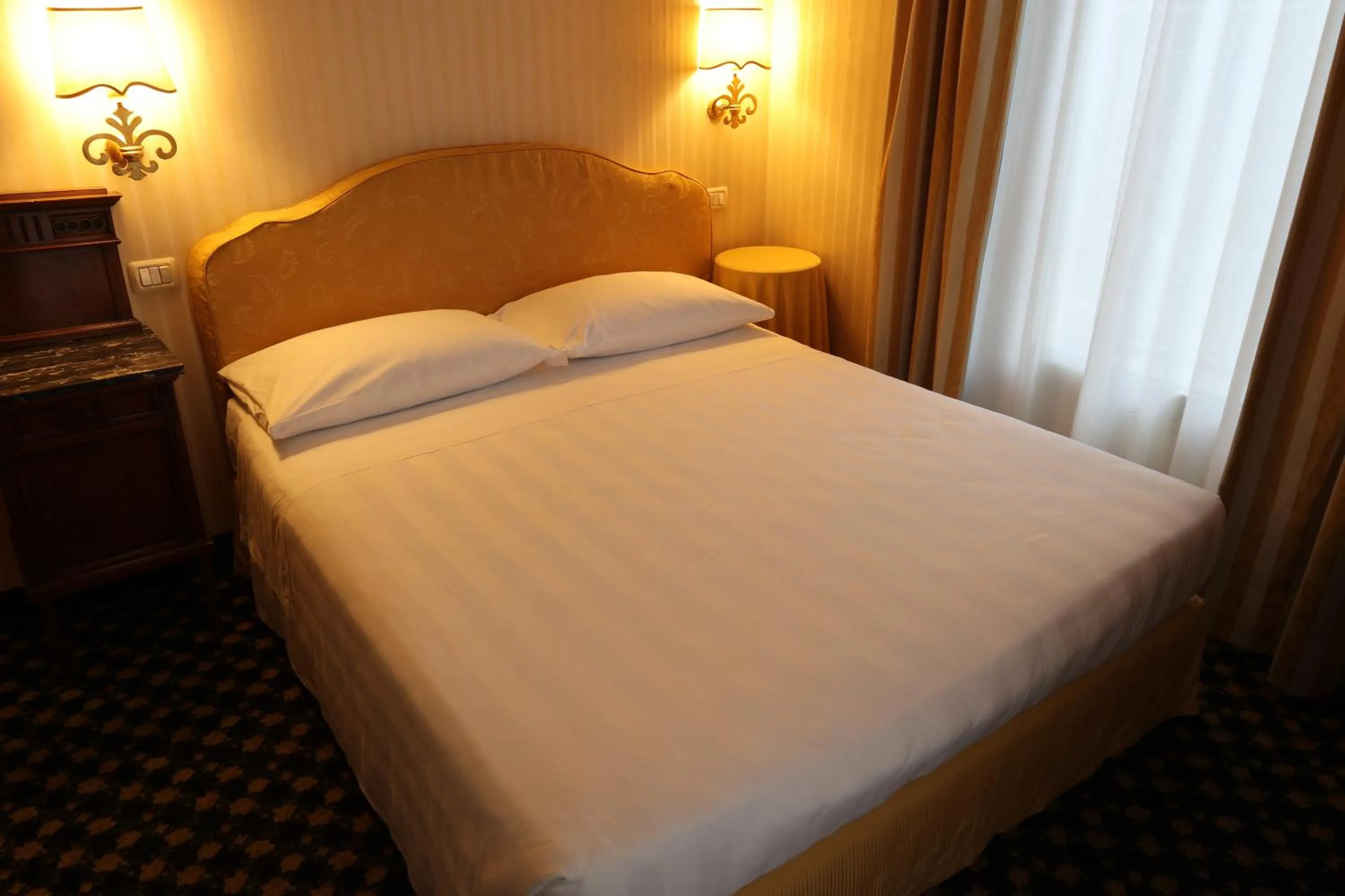 Bed in Hotel Ristorante Ca' Nova