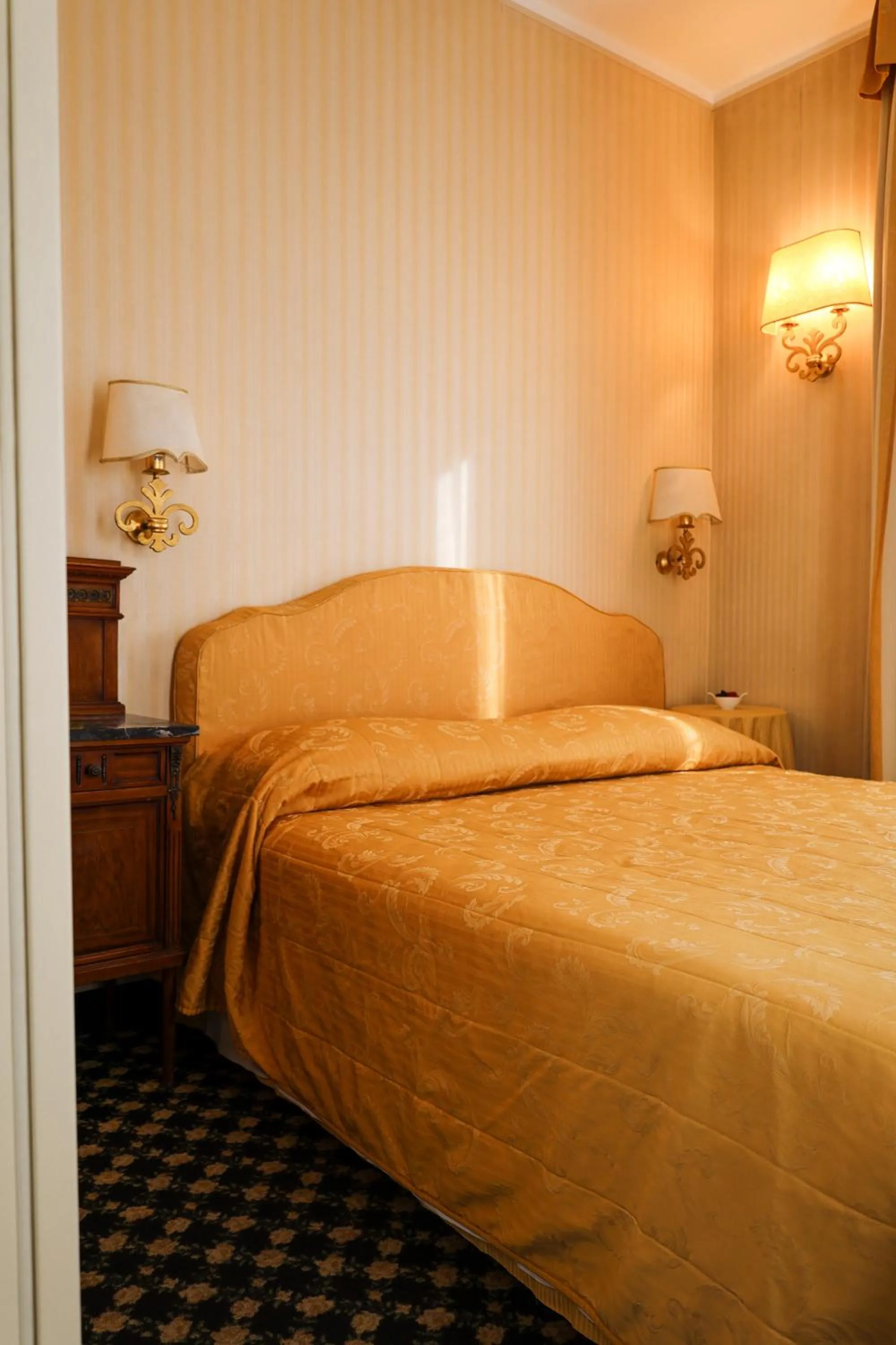 Bed in Hotel Ristorante Ca' Nova