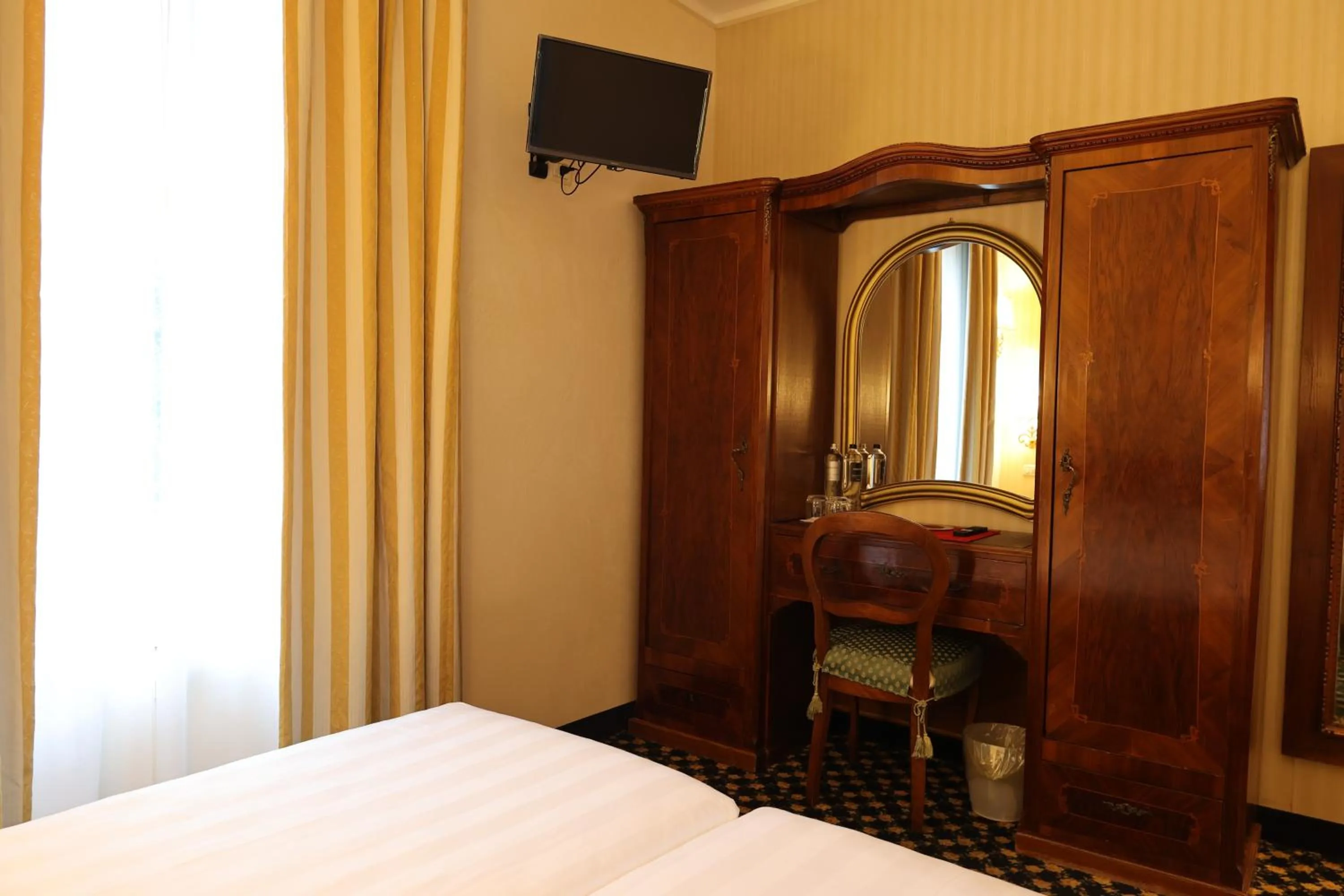 TV and multimedia, Bed in Hotel Ristorante Ca' Nova