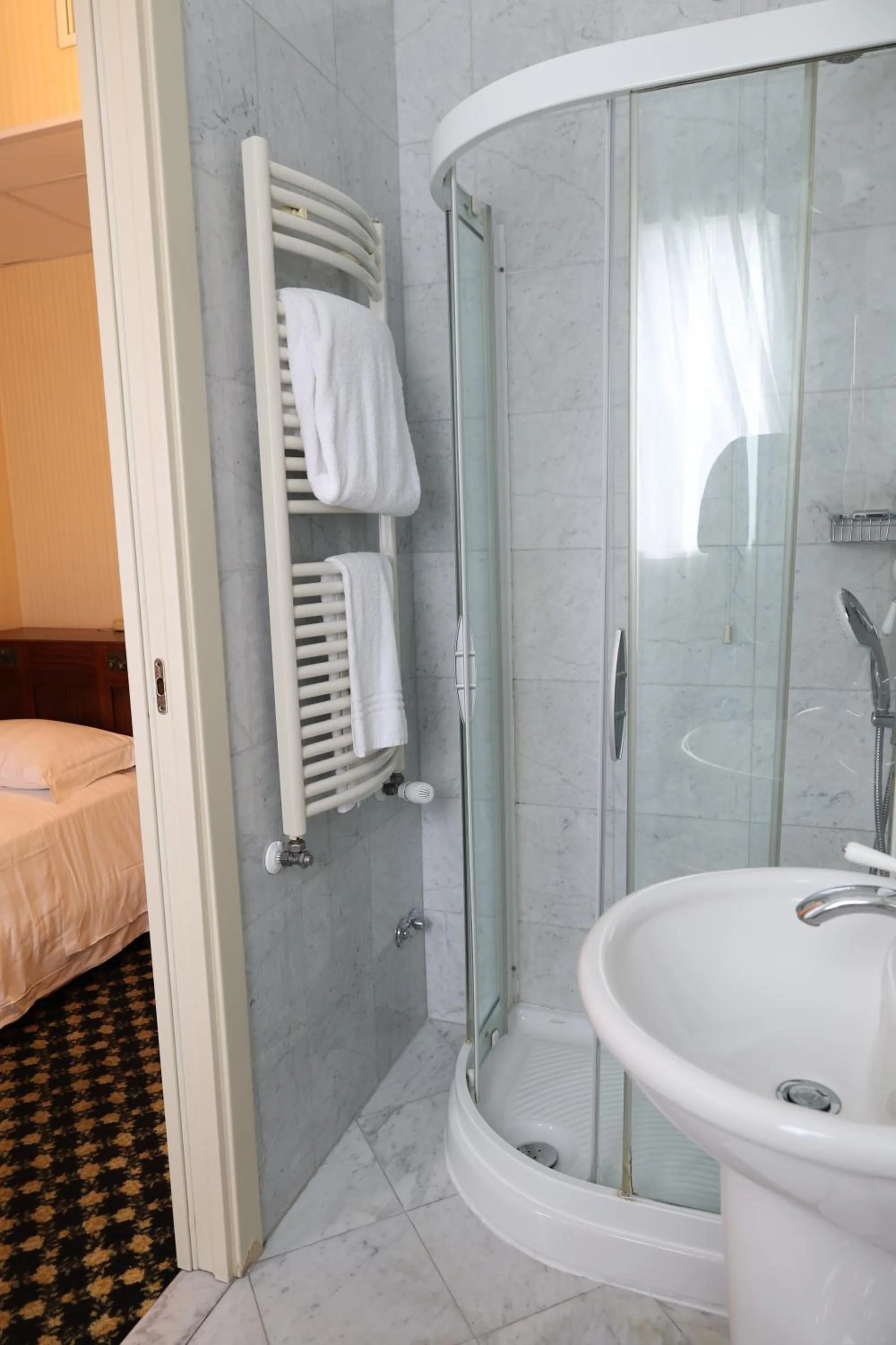 Shower in Hotel Ristorante Ca' Nova