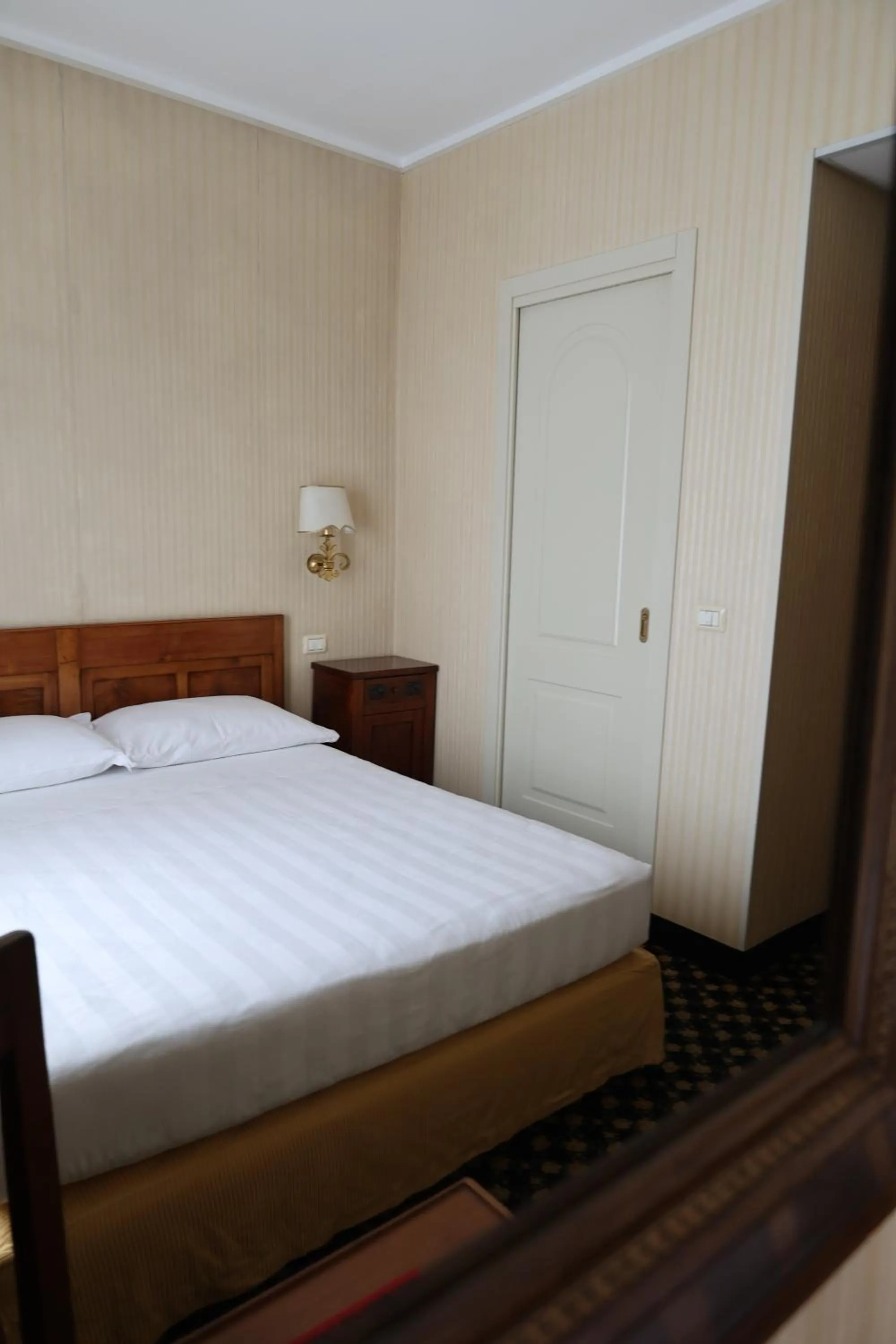 Bed in Hotel Ristorante Ca' Nova