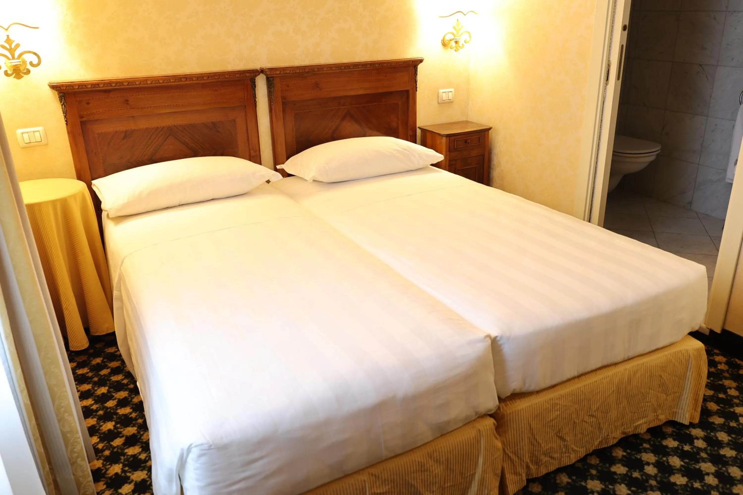 Bed in Hotel Ristorante Ca' Nova