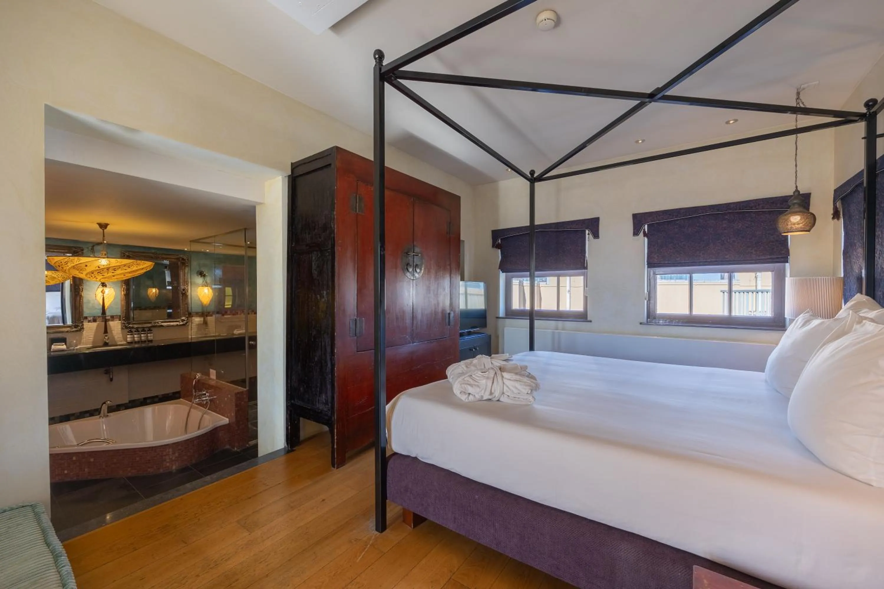 Bedroom, Bed in Grand Hotel Amrâth Amsterdam