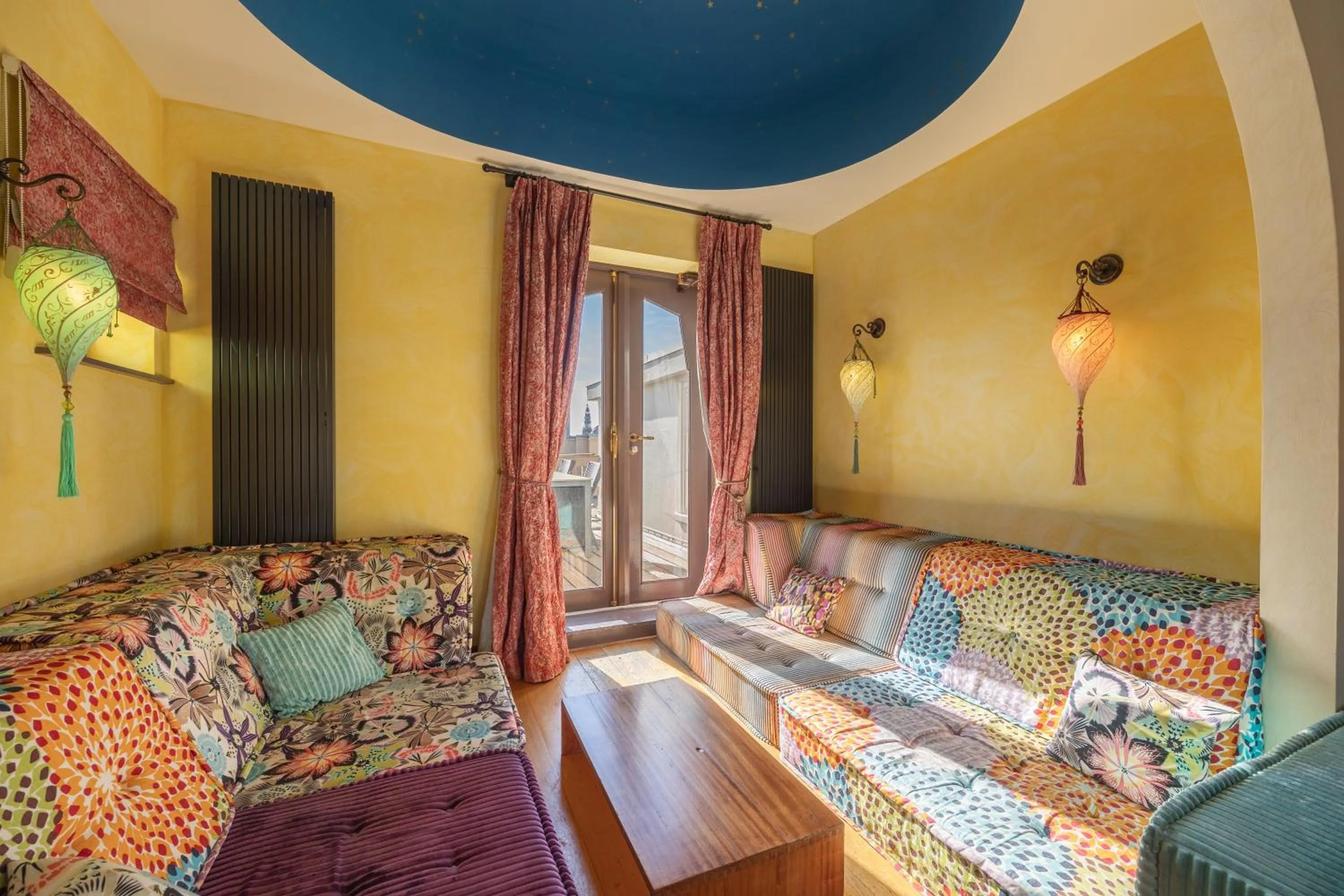 Seating area in Grand Hotel Amrâth Amsterdam