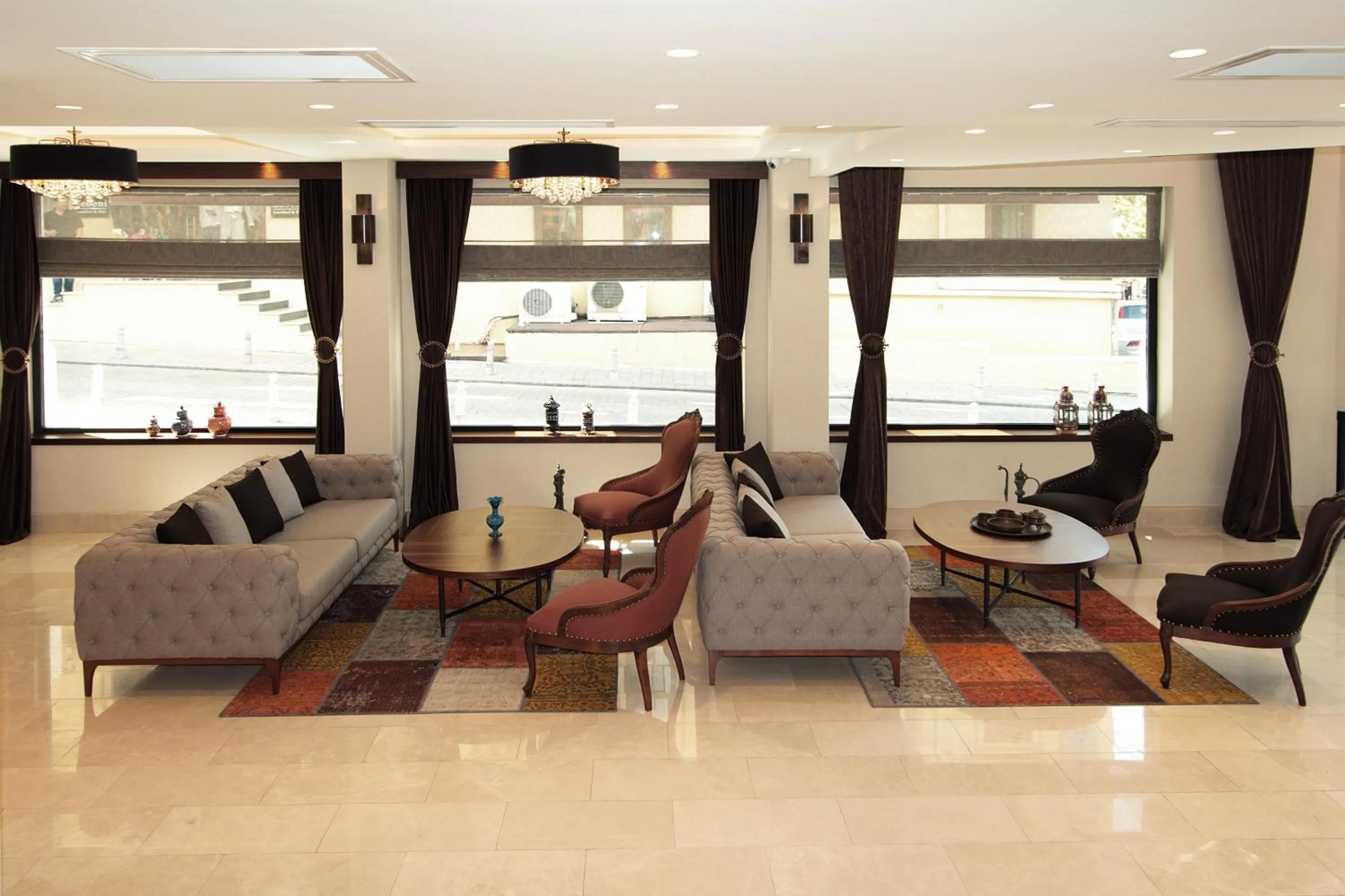 Communal lounge/ TV room in Pisa Hotel