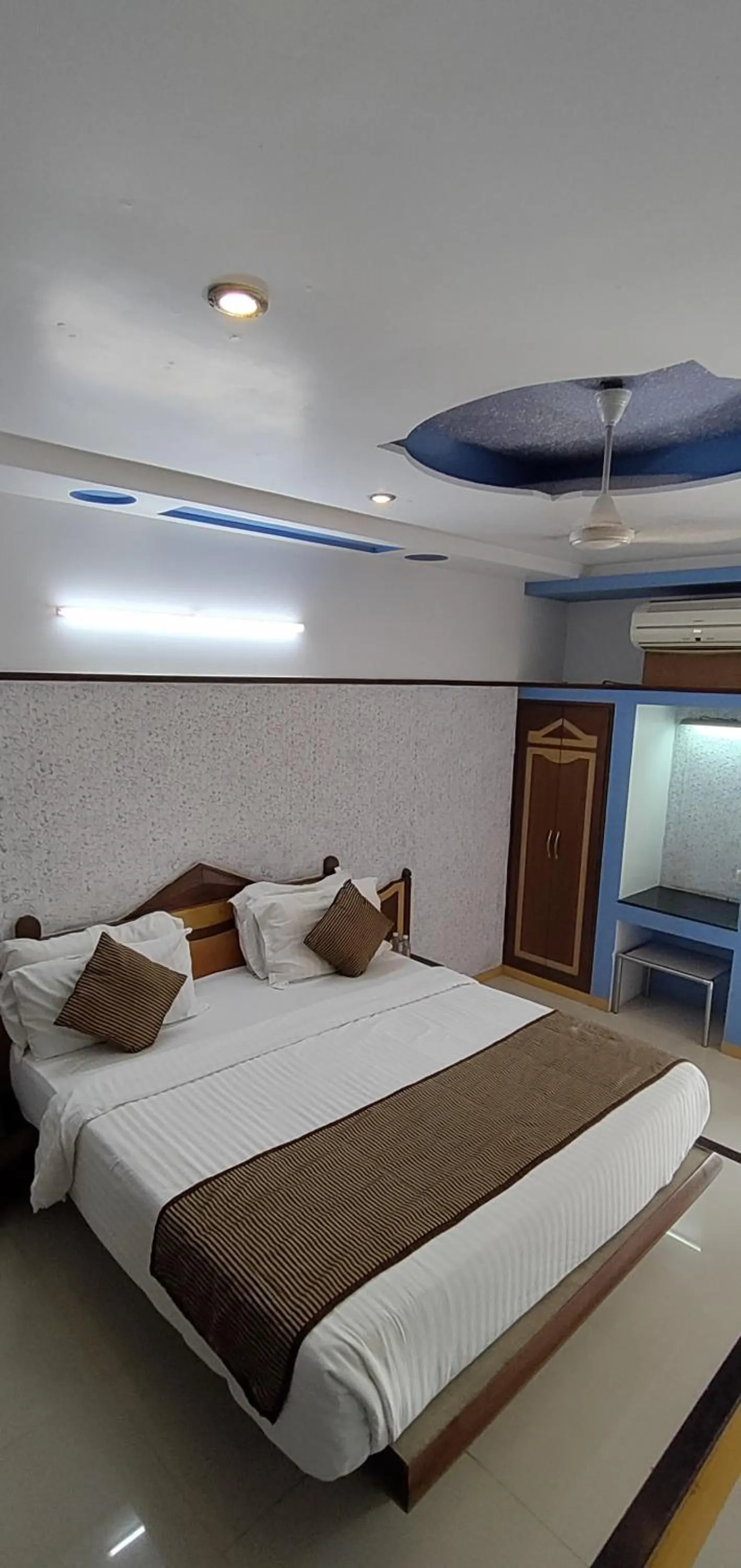 Photo of the whole room, Bed in Amidhara Resort