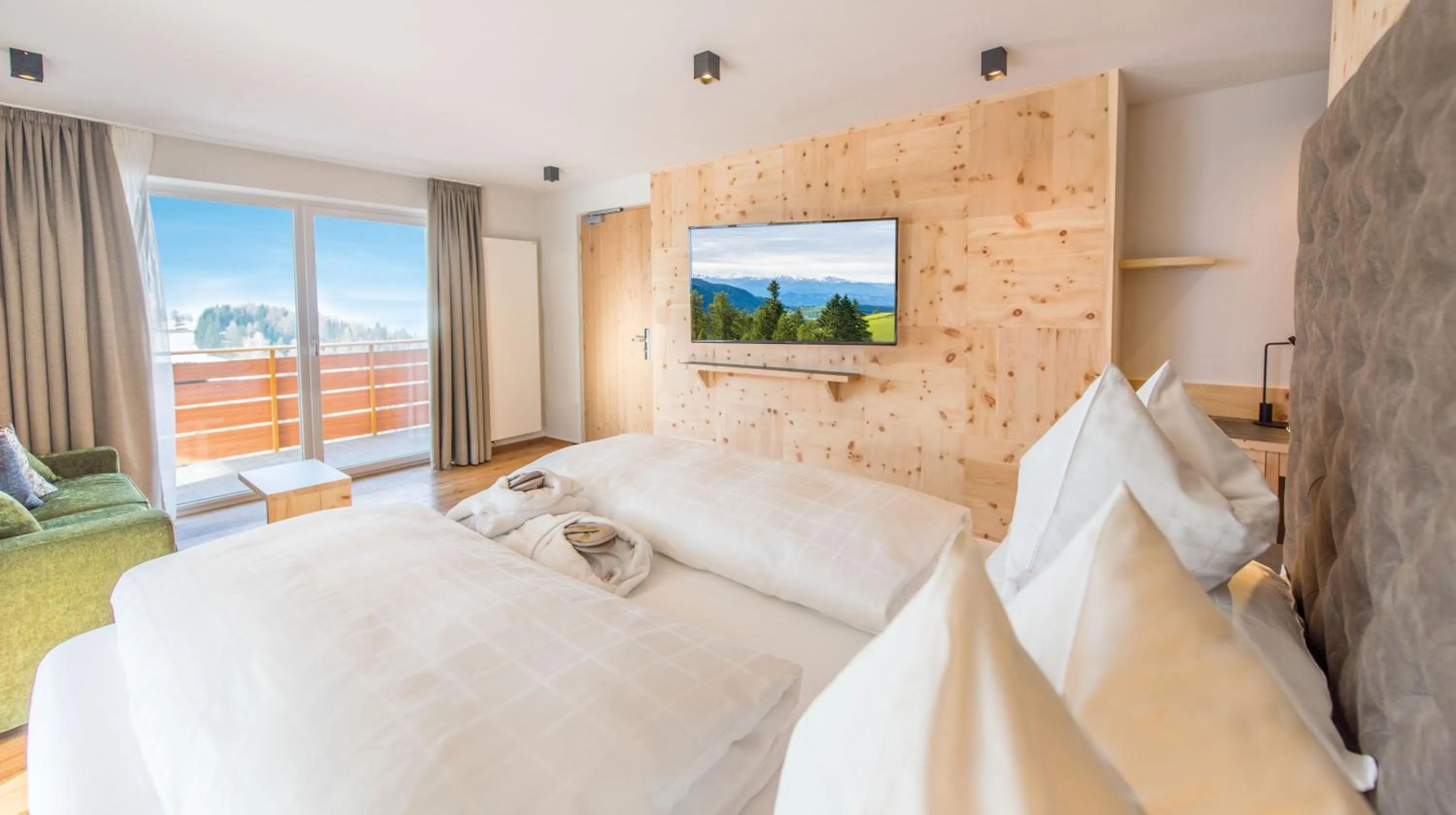 Photo of the whole room, Bed in Hotel DAS ROYAL in Obereggen