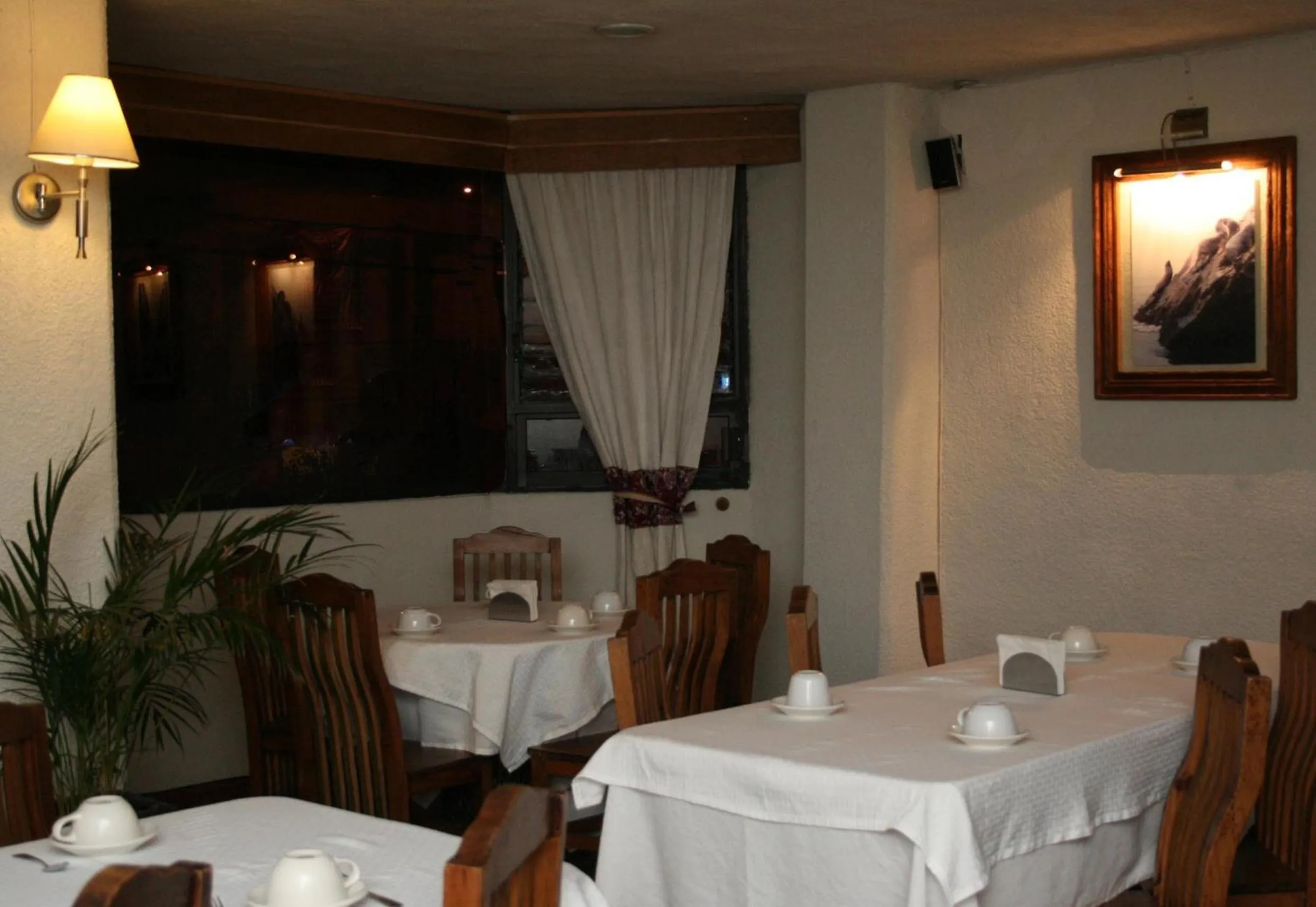 Restaurant/places to eat in HB Express Hotel