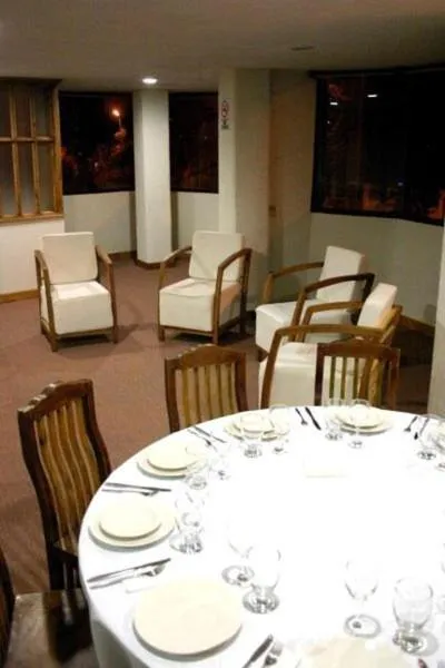 Restaurant/places to eat in HB Express Hotel