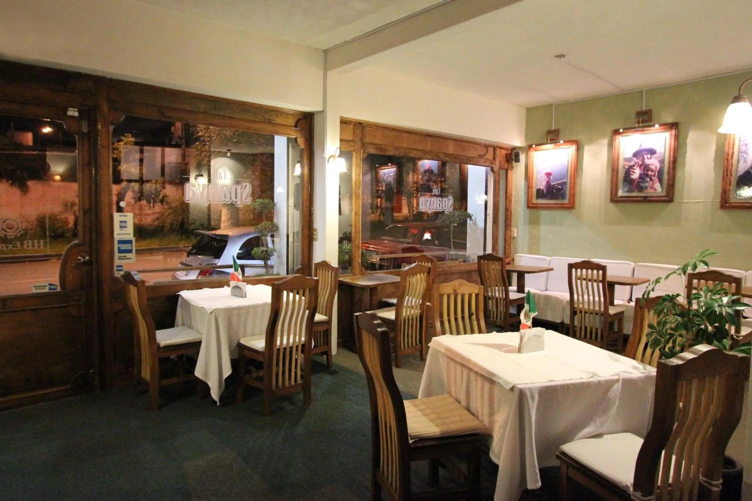 Restaurant/places to eat in HB Express Hotel