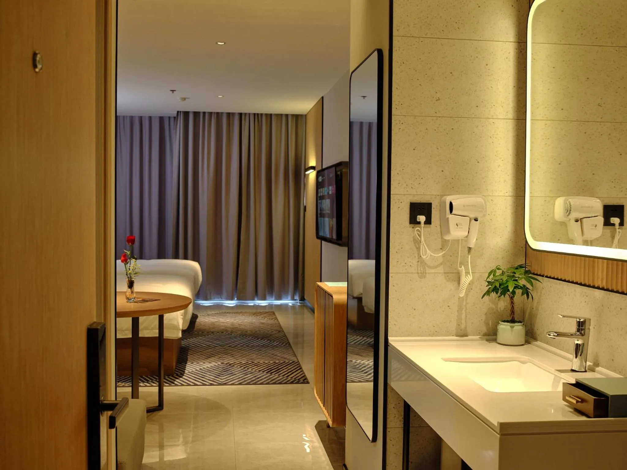 Bathroom, Bed in CitiGo HOTEL