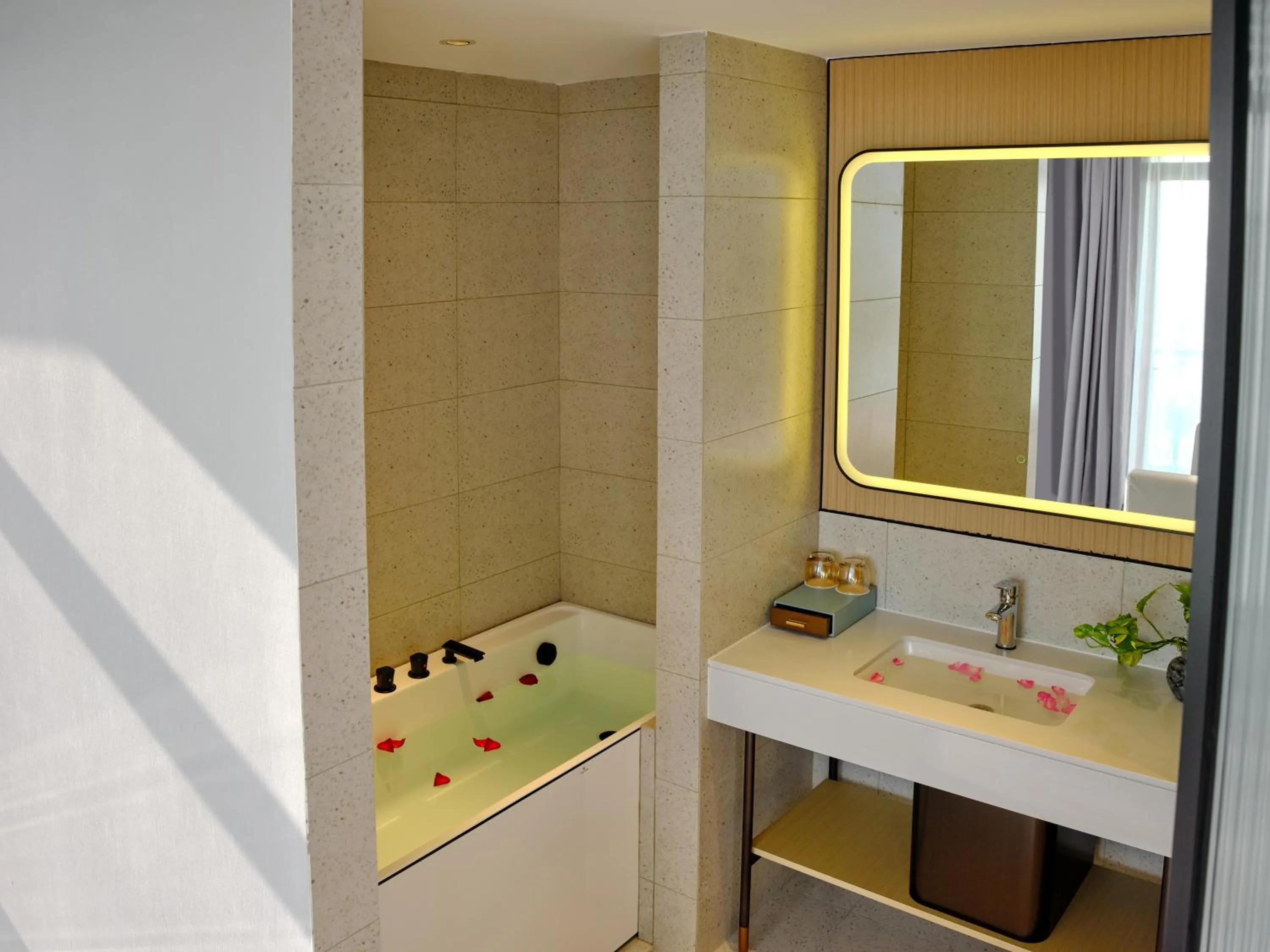 Bath in CitiGo HOTEL