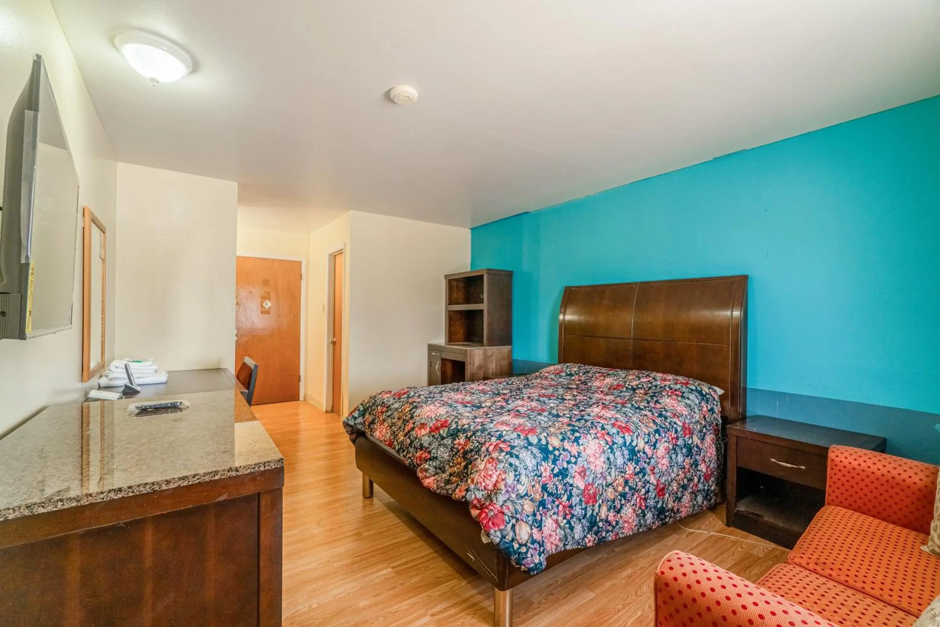 Queen Room - single occupancy - Disability Access in American Inn by OYO Colorado City I-20 Queen Room - single occupancy - Disability Access in American Inn by OYO Colorado City I-20