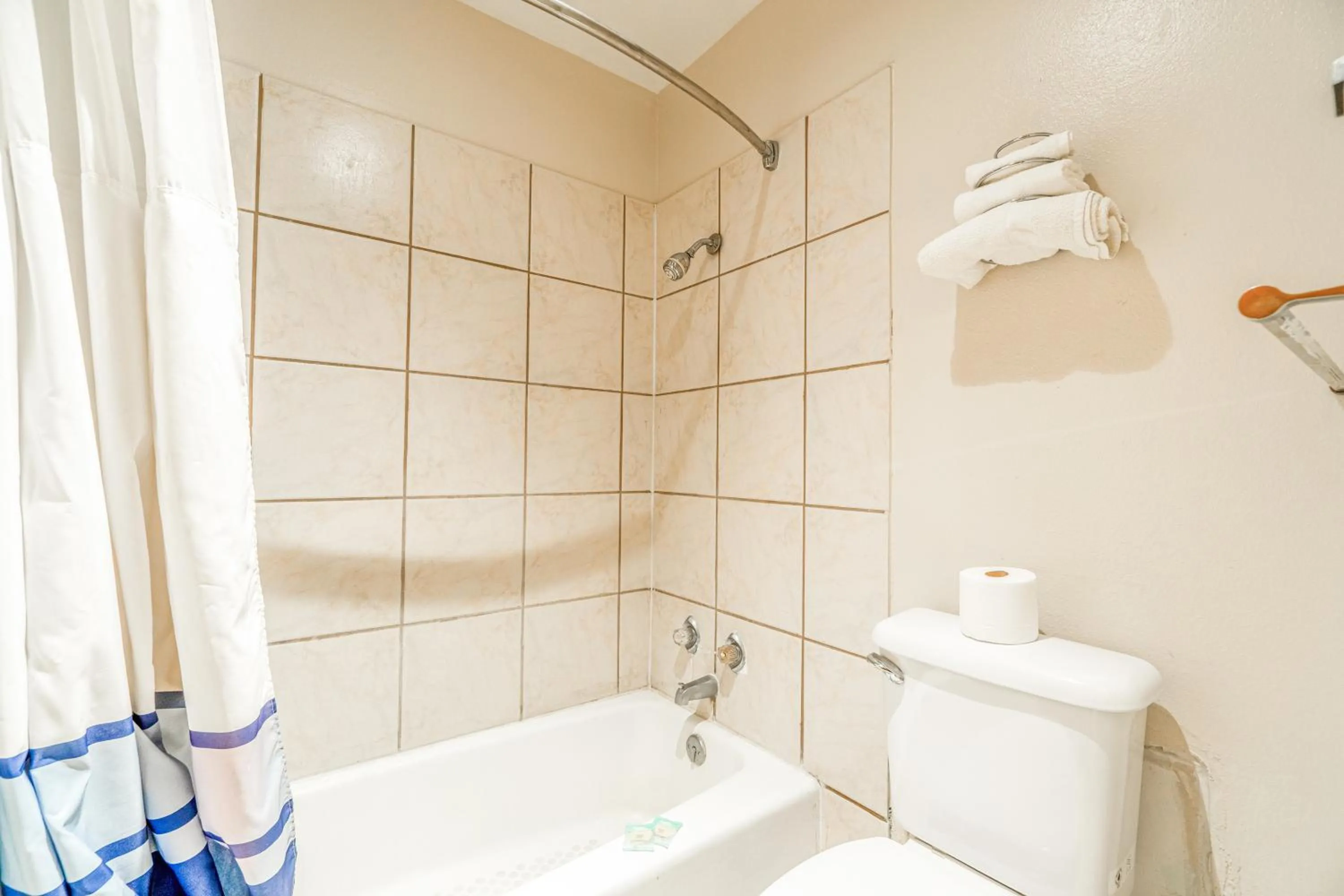 Bathroom in American Inn by OYO Colorado City I-20