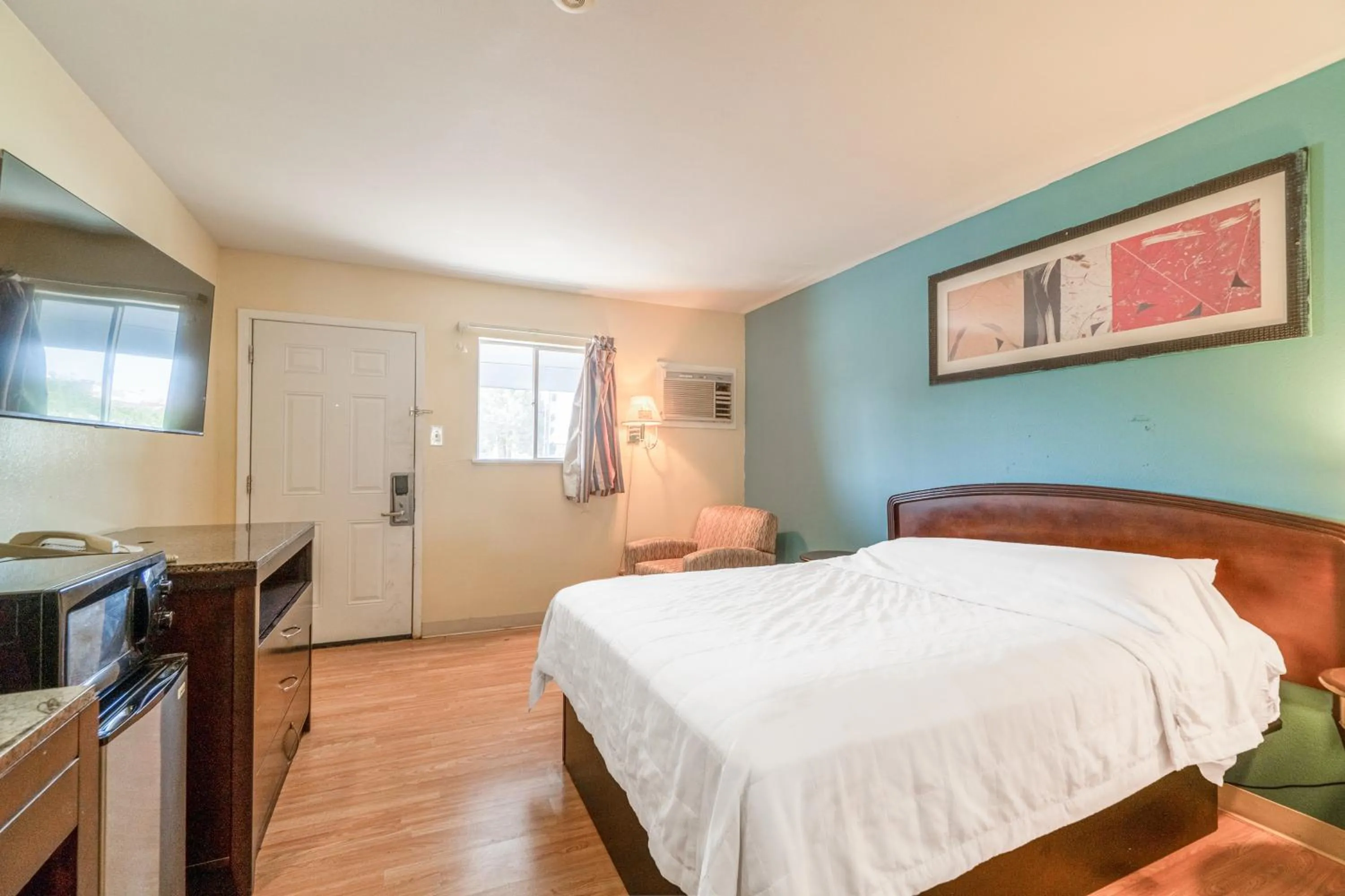 Bedroom, Bed in American Inn by OYO Colorado City I-20