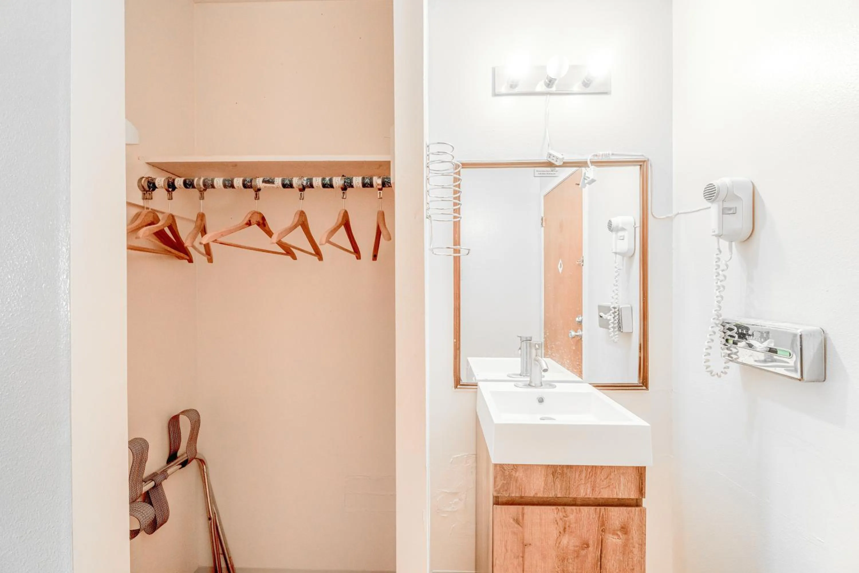 Bathroom in American Inn by OYO Colorado City I-20