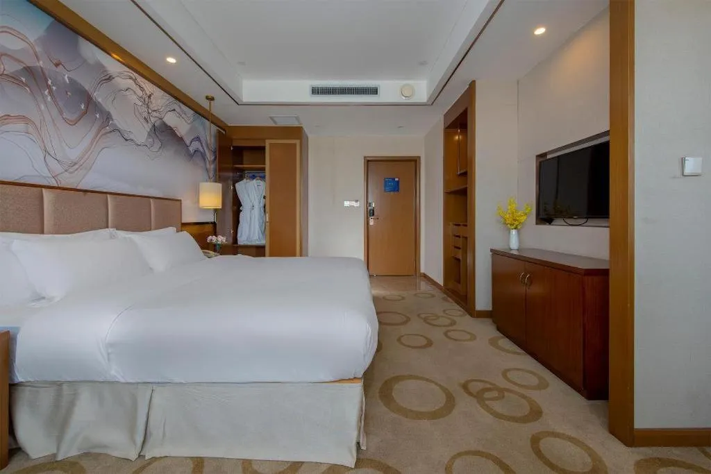 Madison Hotel Weihai Railway Station