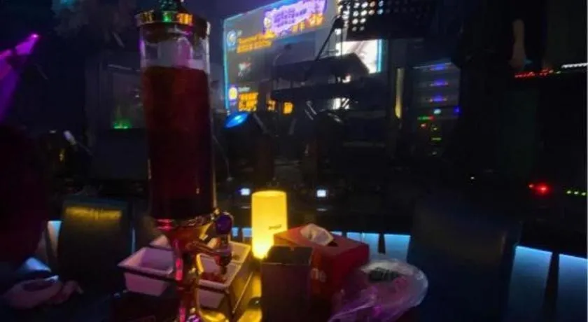 Jinglai Hotel (Shanghai Bund East Nanjing Road pedestrian street )