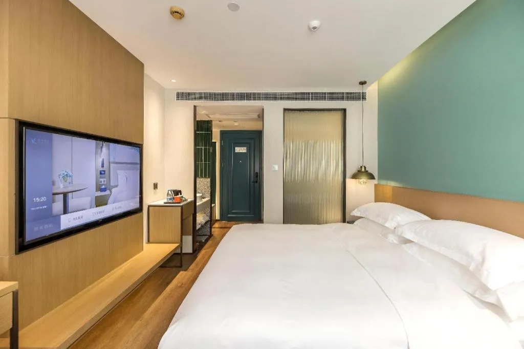Bed in Jinglai Hotel (Shanghai Bund East Nanjing Road pedestrian street )