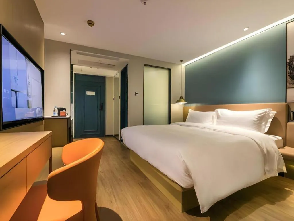 Bed in Jinglai Hotel (Shanghai Bund East Nanjing Road pedestrian street )