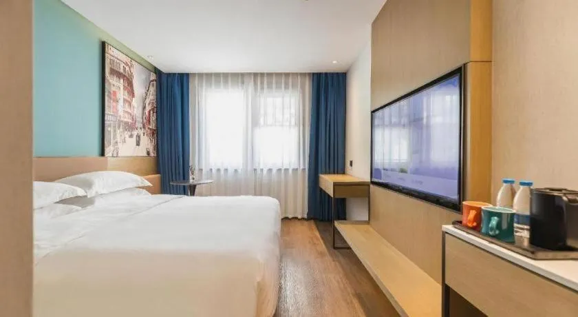 Bed in Jinglai Hotel (Shanghai Bund East Nanjing Road pedestrian street )