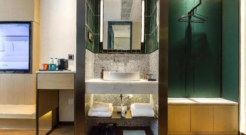 Jinglai Hotel (Shanghai Bund East Nanjing Road pedestrian street )