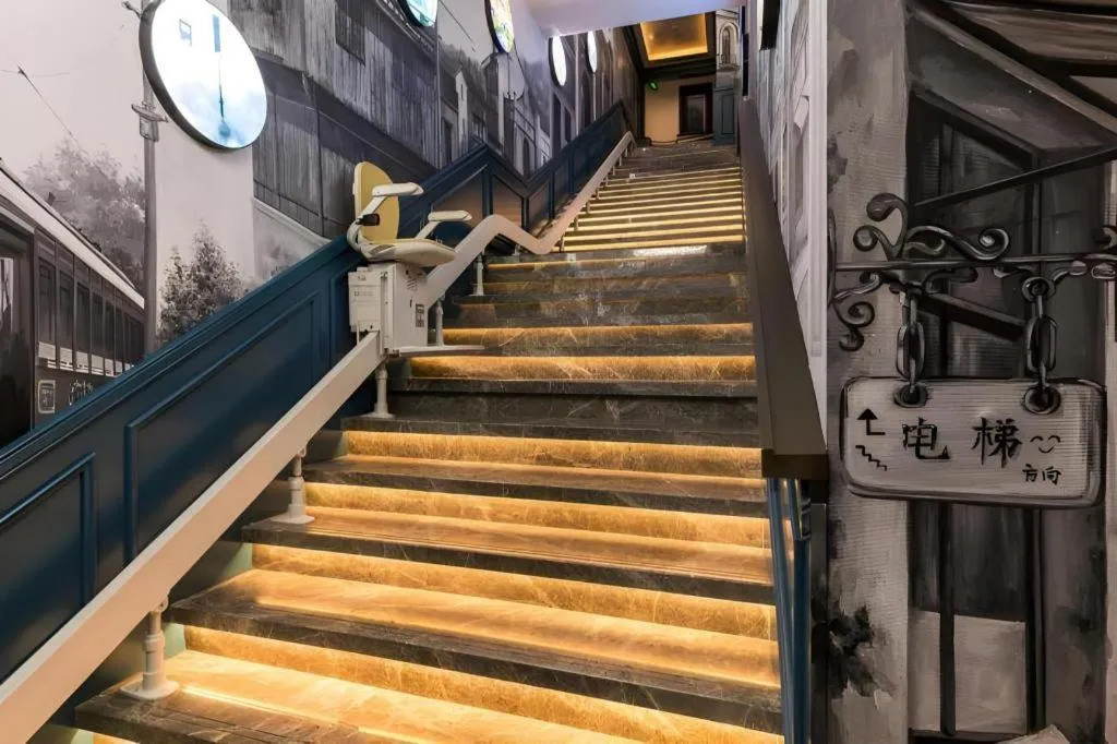 Jinglai Hotel (Shanghai Bund East Nanjing Road pedestrian street )