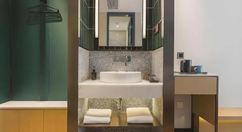 Jinglai Hotel (Shanghai Bund East Nanjing Road pedestrian street )