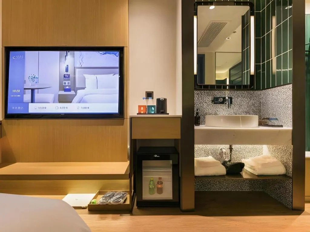 Jinglai Hotel (Shanghai Bund East Nanjing Road pedestrian street )