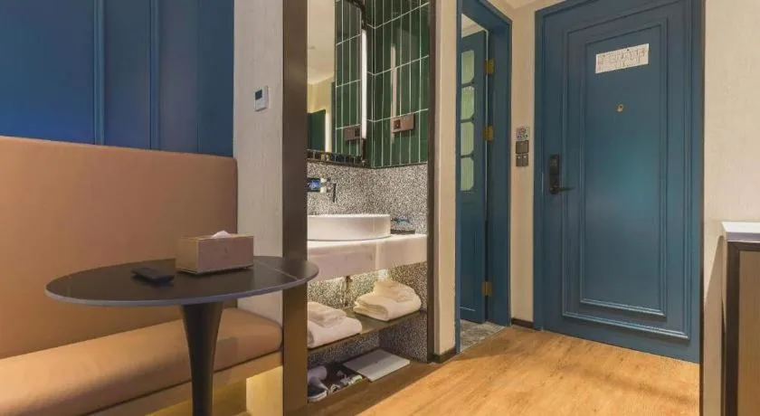 Jinglai Hotel (Shanghai Bund East Nanjing Road pedestrian street )