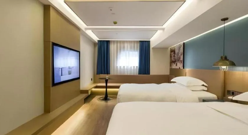 Bed in Jinglai Hotel (Shanghai Bund East Nanjing Road pedestrian street )