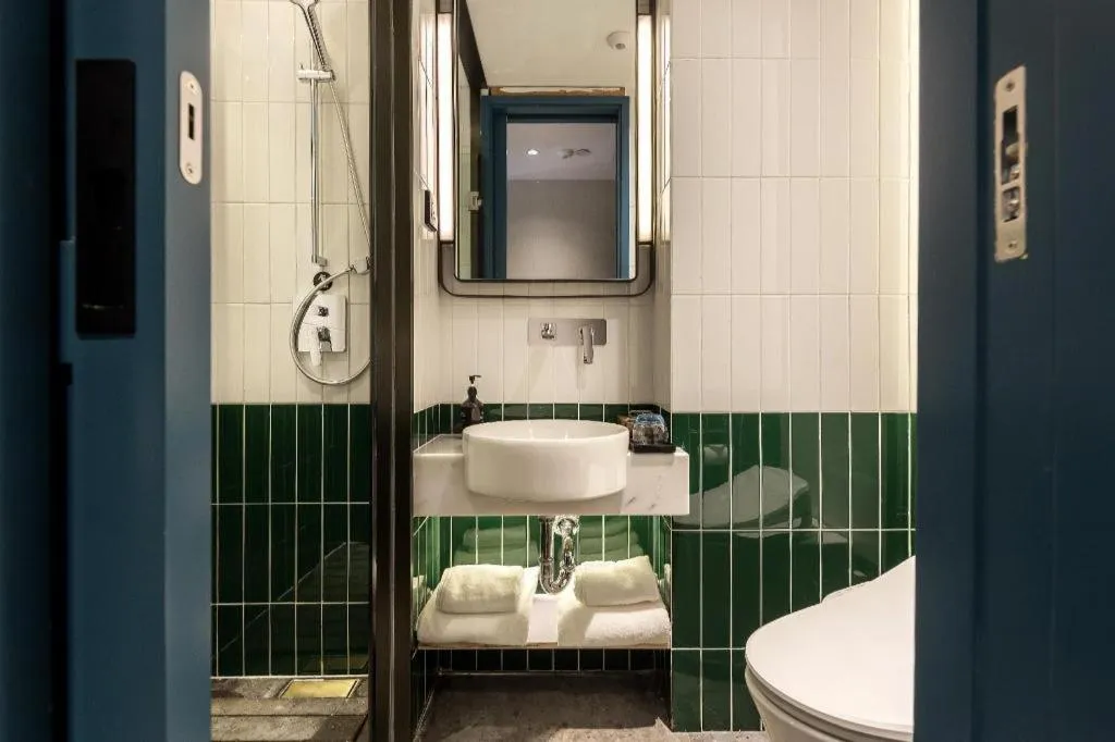 Jinglai Hotel (Shanghai Bund East Nanjing Road pedestrian street )