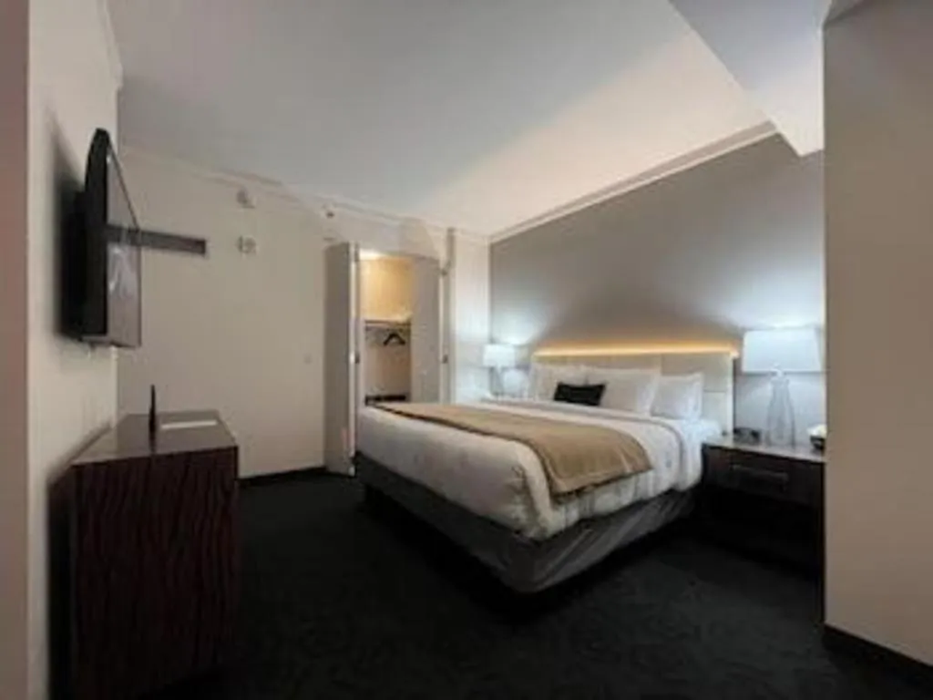Bed in Ahern Hotel and Event Center