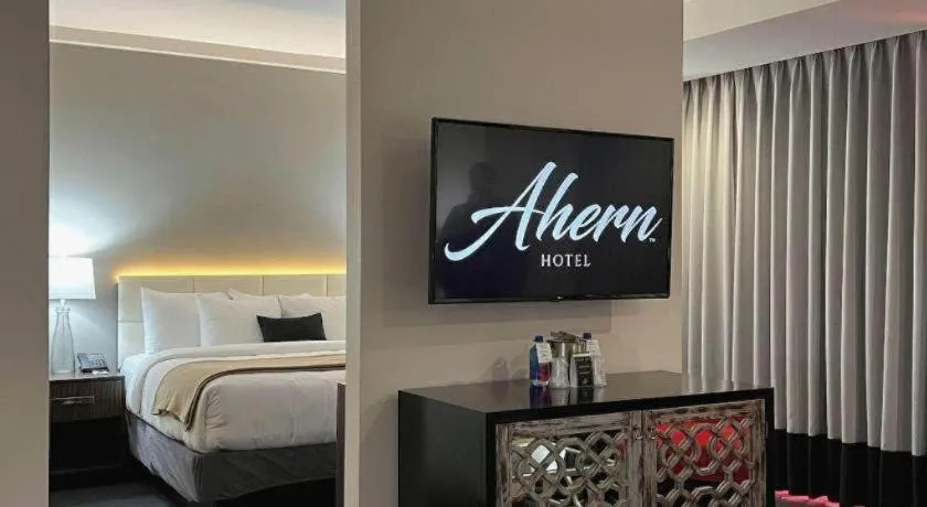 Bed in Ahern Hotel and Event Center