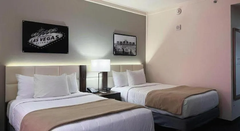 Bed in Ahern Hotel and Event Center