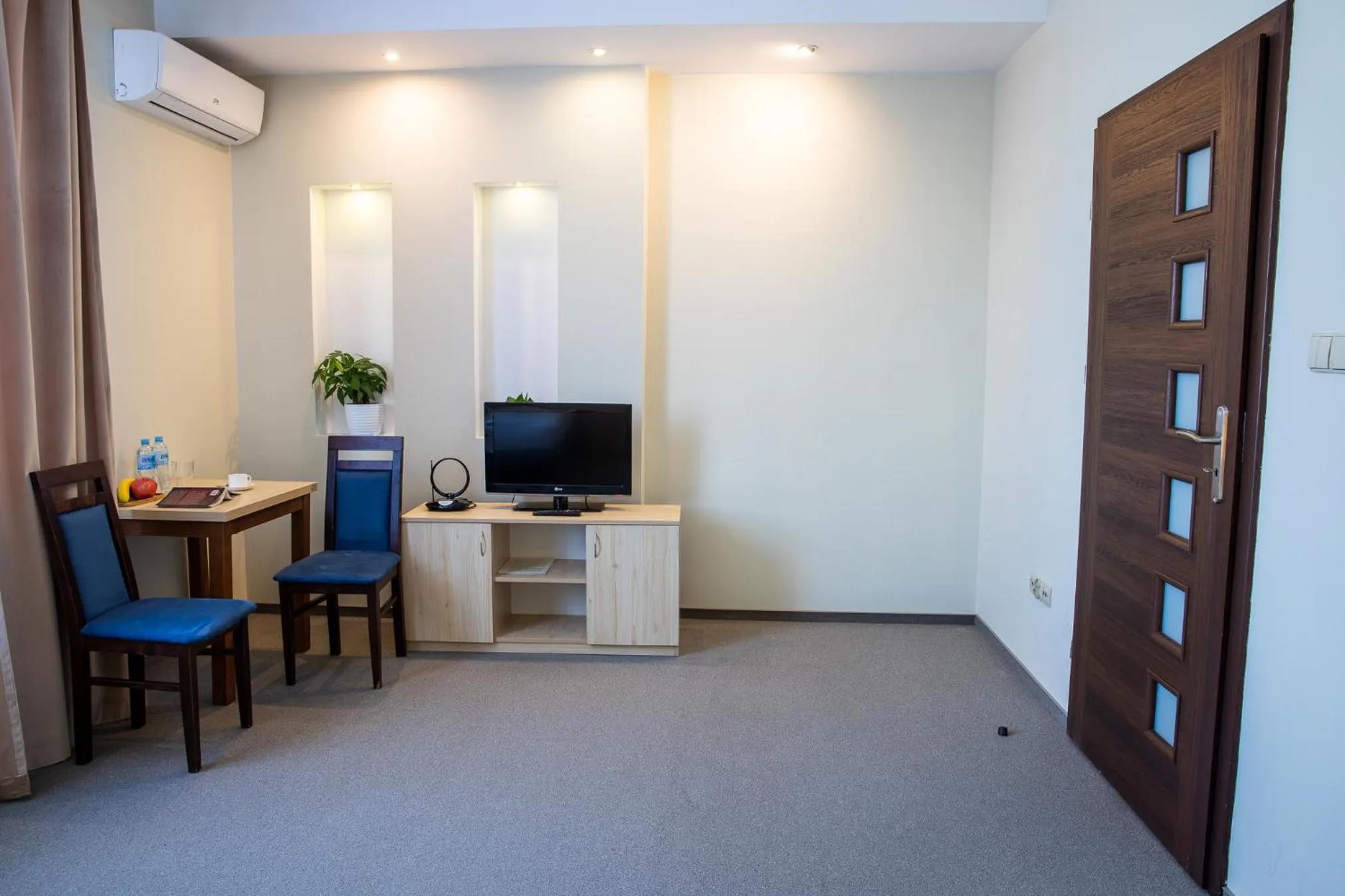 TV and multimedia in Hotel Kardamon