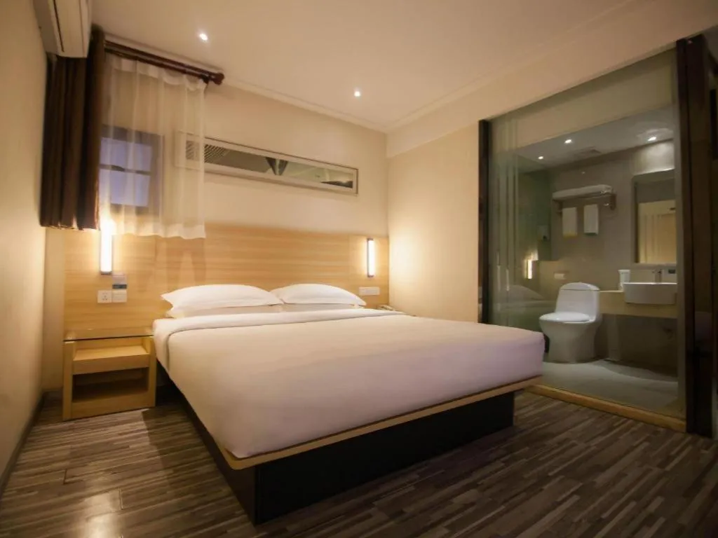 Bed in City Comfort Inn Yichang Wanda Plaza Yunhe Park