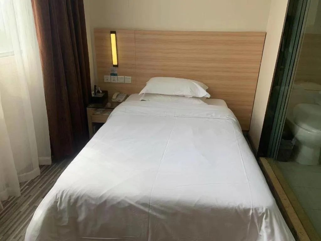 Bed in City Comfort Inn Yichang Wanda Plaza Yunhe Park