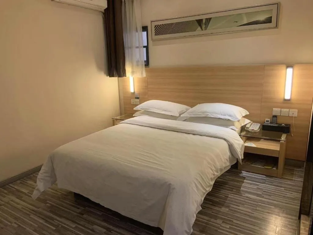 Bed in City Comfort Inn Yichang Wanda Plaza Yunhe Park