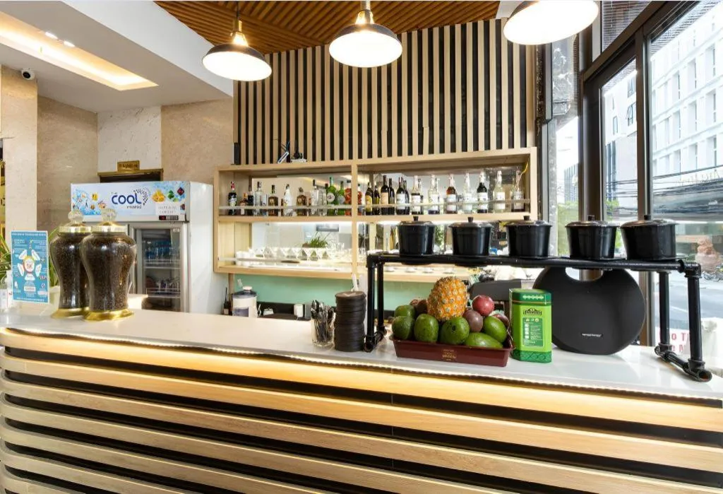 J&B Hotel & Apartment