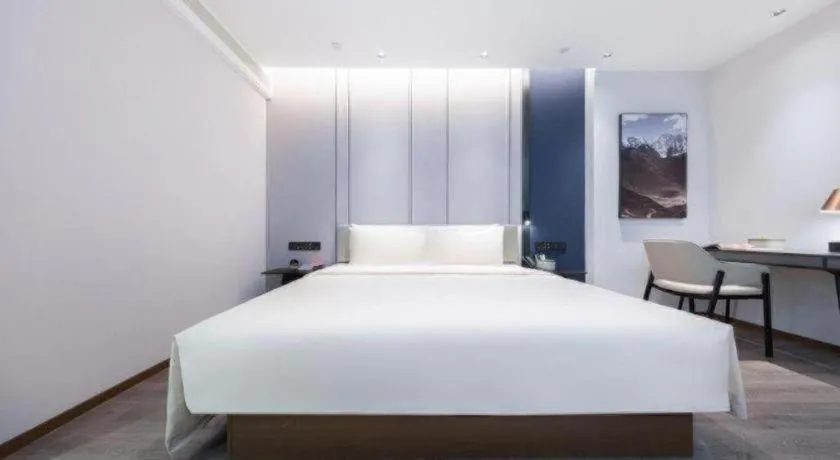 Bed in Atour Hotel Jinan Tangyan Century Avenue