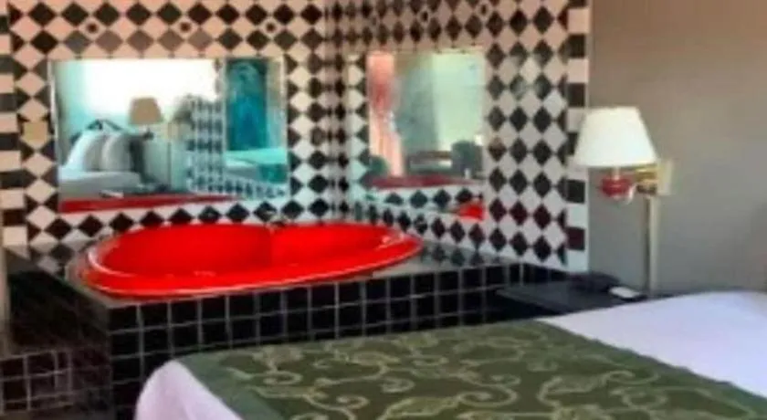 Bed in OYO Hotel Georgia near Fairburn / Atlanta